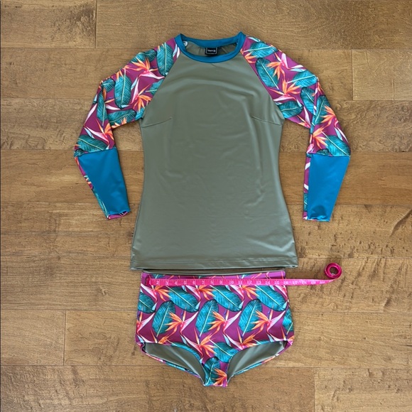Tropical Print Rash Guard Set - Picture 5 of 6